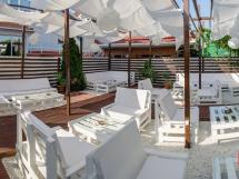 Vine Summer Garden And Grill 4