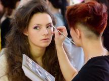 Make Up Cosmo Beauty School 715