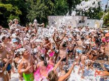 Surprise Spuma Party 64